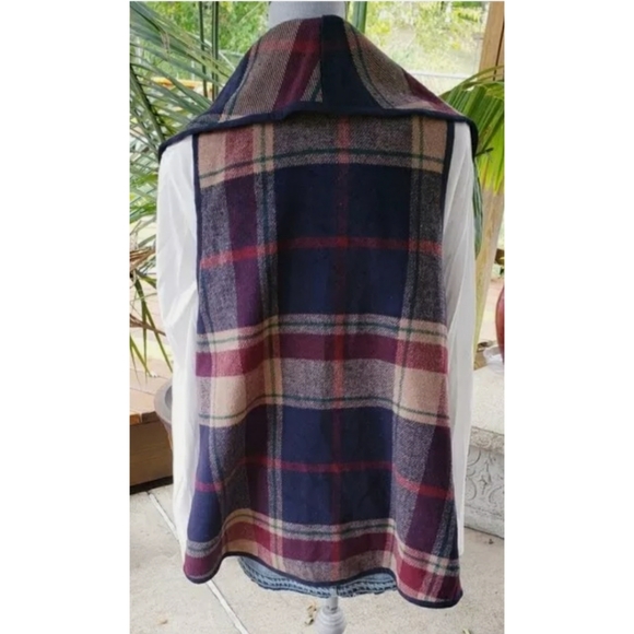 SOLD Lot of (4) Vests assorted size colors - Picture 5 of 9